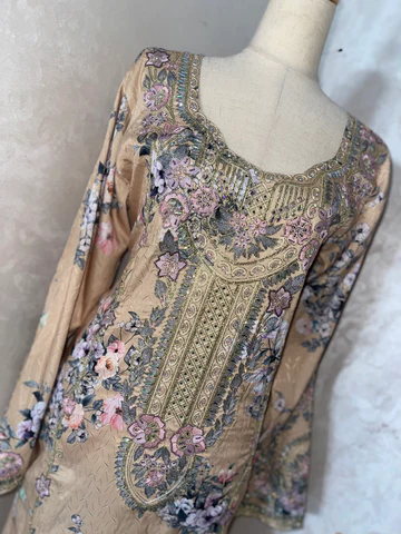 Picture of  Beautiful makhawer with floral patterns, designed with details 