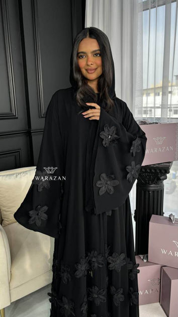 Picture of An elegant abaya with an imagination of roses