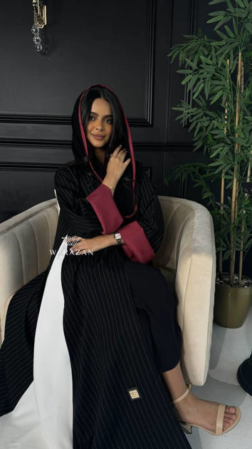 Picture of Black striped abaya with a color of sleeve