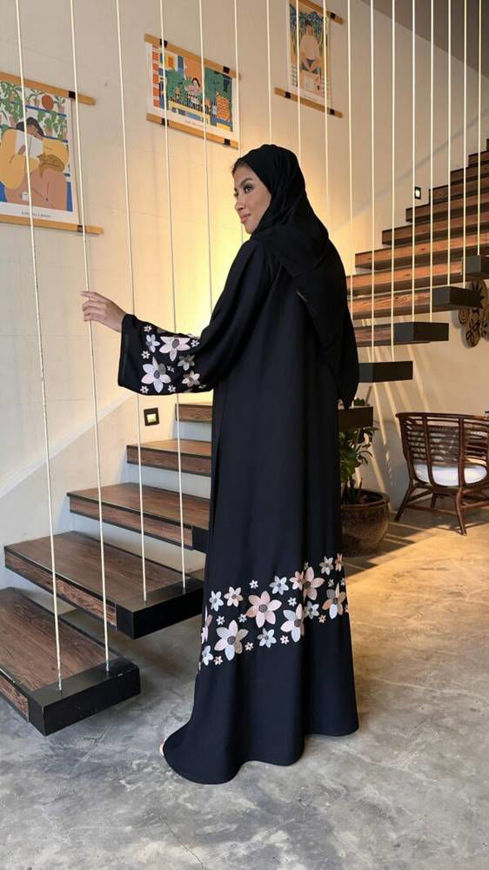 Picture of Elegant and embroidered abaya