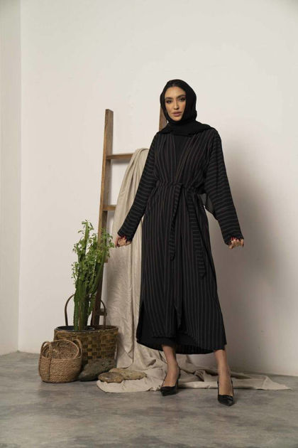 Picture of Elegant abaya with striped crepe fabric